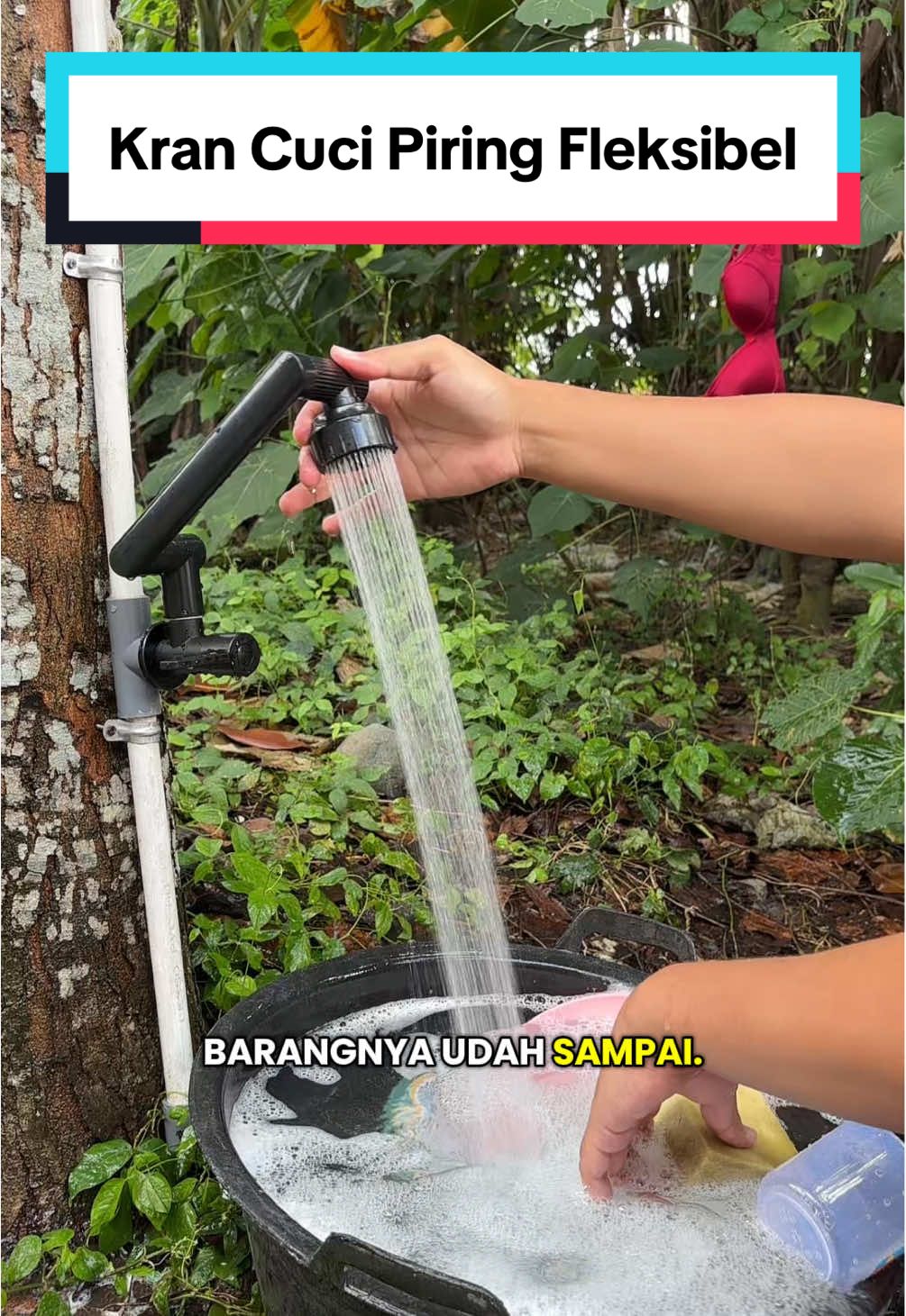 Kran yang bisa bikin tempat cuci piring bunda tambah cakep. Kran cuci piring fleksibel bisa dipurat 350 derajat. Dengan 2 mode semburan bisa mempermudah bunda cuci piring di rumah. CEK KERANJANG HARGA PROMO!