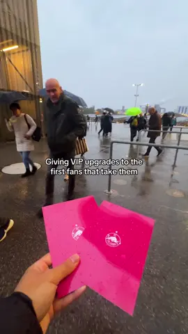 Surprising fans with VIP upgrades ❤️🤍