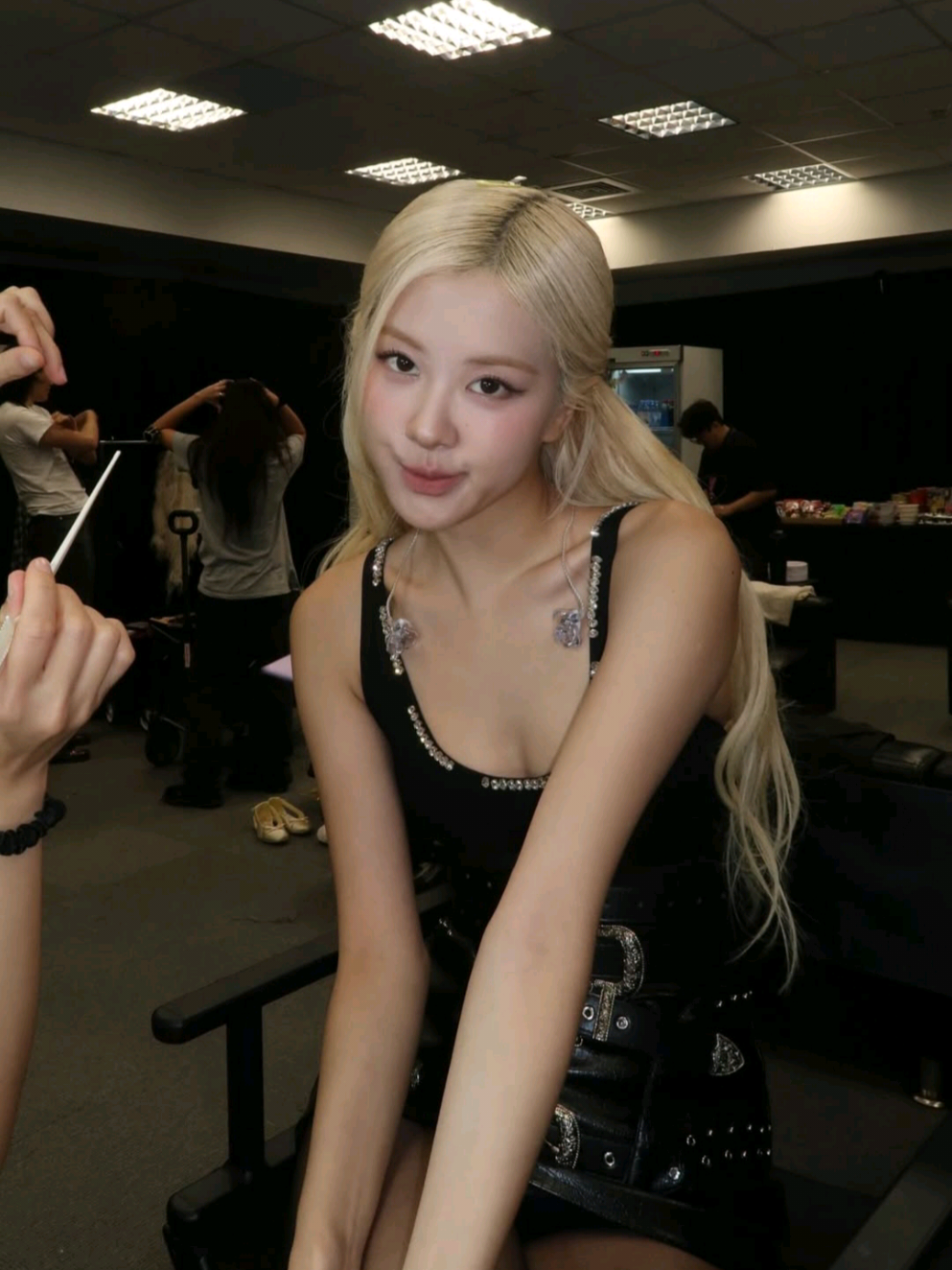 - i knew you in another life 🤍|| hic begenmedim aktiflik bozulmasin diye paylasiyorum ya bir de ilk clipte yazdigim sey dogru mu hic bi fikrim.yok yanlissa simdiden uzgunum🙁 . . . #rosé #jennie #chaennie #fy #fypシ゚ @JENNIE @ROSÉ 