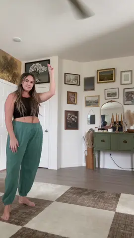 My toxic trait? Thinking I can build furniture during a random dopamine burst. This @rove.lab sofa said “don’t worry girl, I’ll build myself.” I screamed. It expanded. I screamed again. Anyway… catch their Black Friday sale before my next impulsive decision.  #RoveLab #M1Sofa #gifted