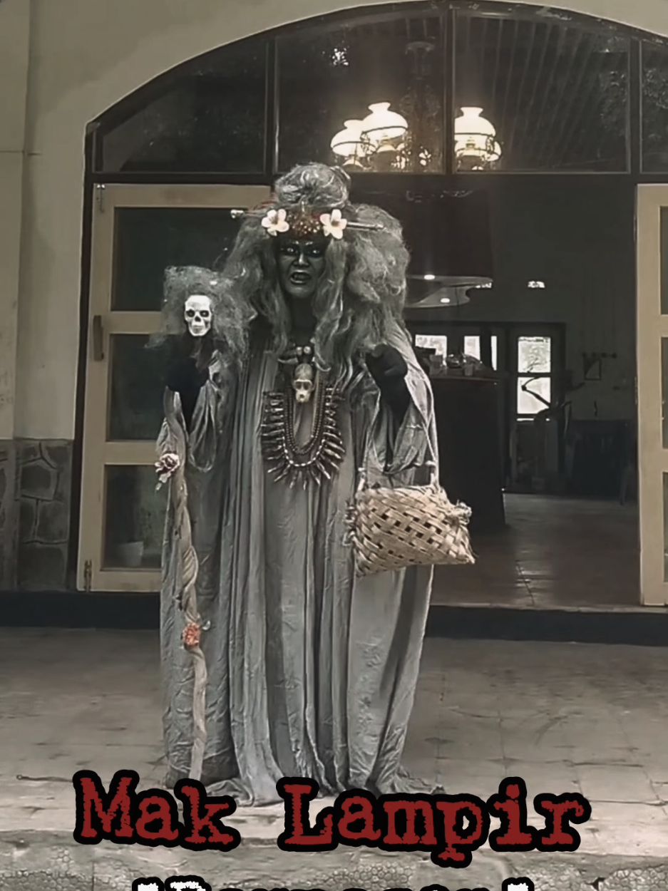 Mak Lampir berpesan🙏 Lokasi @Mrawan Cafe & Resto  video phone @アクサ_🕊️  #maklampir  #fypシ゚viral  #cosplayers  #pasarwitwitan  #banyuwangi 