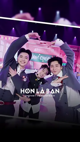 “Nàng như tia nắng ôm hết cả đất trời  Làm anh tan chảy theo em giữa dòng đời”  Có ai trả lời được câu hỏi “Hơn là bạn” sẽ là gì hôngg 😆 #VUONGBINH #AnhTraiSayHi2025 #ATSH #ST319