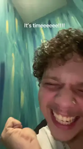 CHRIHMUHHHHHH #CHRISTMAS #CHRISLAR #XMAS #SANTACLAUS #ELF #nightmarebeforechristmas #JINGLEBELLS #FORYOU #PRESENTS #MARIAHCAREY #SANTA #MSCLAUS #REINDEER #XMASLIGHTS #DECORATIONS #COLD #SNOW #HELLYEAH