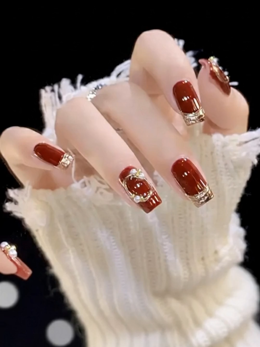 Nail đỏ rượu vang kim cương chốt đơn đi chơi Tết ngay thôi nào