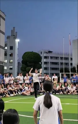 You need to have two or three challenges or skill within yourself if you want to enroll in Shenzhen middle school!! May your dreams come true! Hope you have a great day 💕.. #🇨🇳 #china #shenzhenhighschool #school #xiaohongshu #bingqiainiiii #foryoupage 