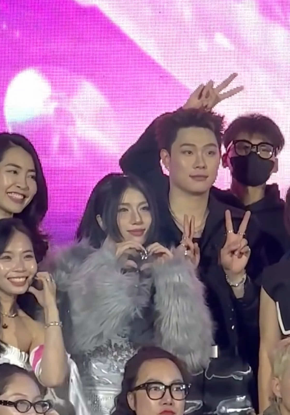 Nay con mèo xám này dthw dữ dội luôn#LYHAN #xuhuong #viral #pnj 