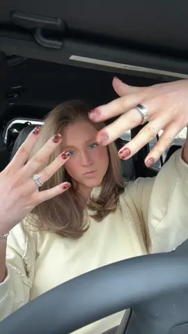 Feel like a new woman 💇🏼‍♀️💅🏼 #momchop #90shair #layeredhaircut #layers 