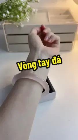 Bên ngoài đẹp hơn video nhiều luôn á #xuhuong #vongtaydamatmeo #vongtaynu 