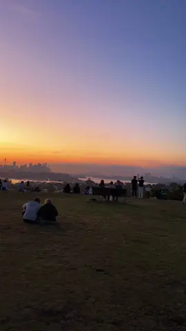 Just an ordinary moment that feels extraordinary 🌅✨ #Sydney #SunsetVibes #DreamBig”