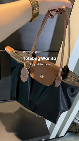 Cakep simple casual kualitas oke dengan harga terjangkau 😍 #taswanita #totebag #tasngampus #tasngantor #taskekinian 