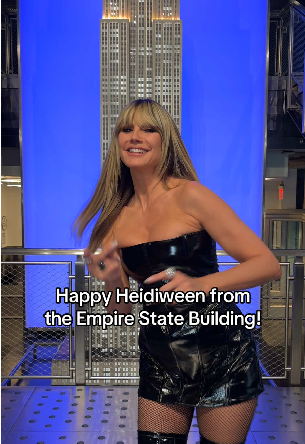 @heidi klum IS HERE!! #empirestatebuilding #newyork #nyc #halloween #heidiklum 