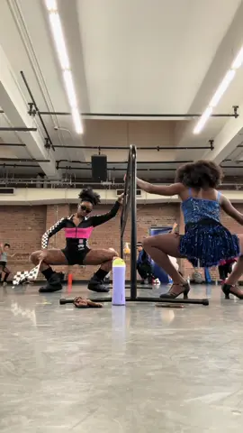 yesterday’s ballet class 🩰: halloween edition! ft my ballet barre buddy @ingridsilva #ballettok #ballet #halloween #halloweencostume 