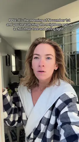 WHAT IS GOING ON 🥱🤣 #boston #newengland #christmas #1stofthemonth 