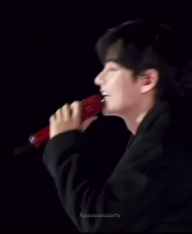 テテの涙の理由が… 🐻「この景色が恋しかったんです」 🐻「ちょっと恥ずかしい」 🐻「あの瞬間を思い出したんです。7人で立ったときのことを。想像したくなかったんだけど、でも、結局想像しちゃいました。一緒にステージに立って、この景色を見るという…。そしたら一気に込み上げてくるものがありました」 テテのARMYに対しての想いが伝わるよね…泣 7人揃ってステージに立ったら泣くどころの話じゃないよ #bts #防弾少年団 #キムテヒョン 