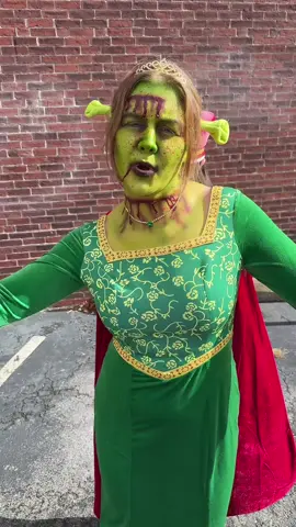 Iconic! 🤩 Had so much fun doing Lauren and @Pink Bronco ‘s makeup! Hands down my fav. combo this yr!  🙌🏽🖤   #halloweencostumes #shrek #shrekcosplay #sfxmua 