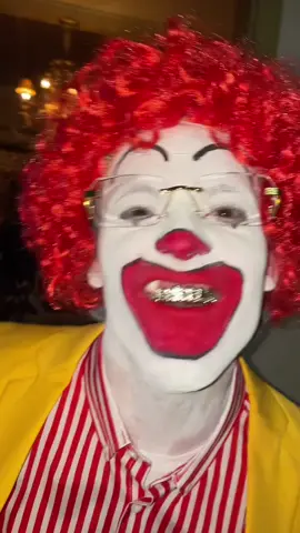 The cleanest McDonald’s grill you’ve ever seen ❤️🤡  #mcdonalds #halloween #ronaldmcdonald #walklikeronald #spooky 