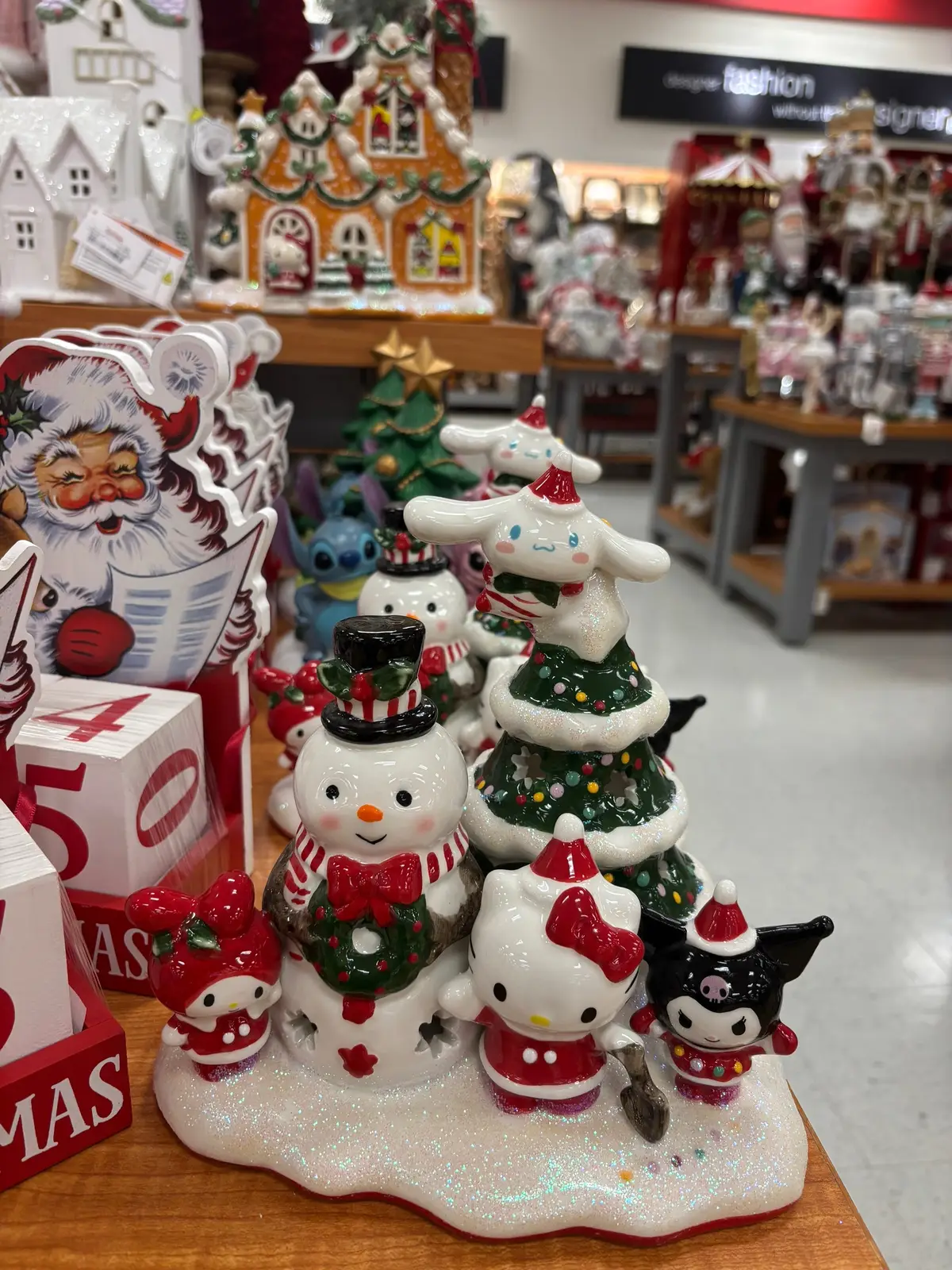 It’s that time of year 🎄🛍️❤️💚 #christmas #sanrio #hellokitty #tjmaxx #beadedbags 