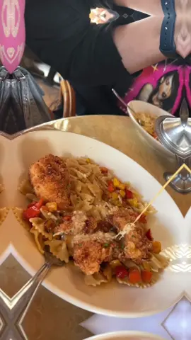 #cheesecakefactory #2025prekcon #goodfoodvibes 