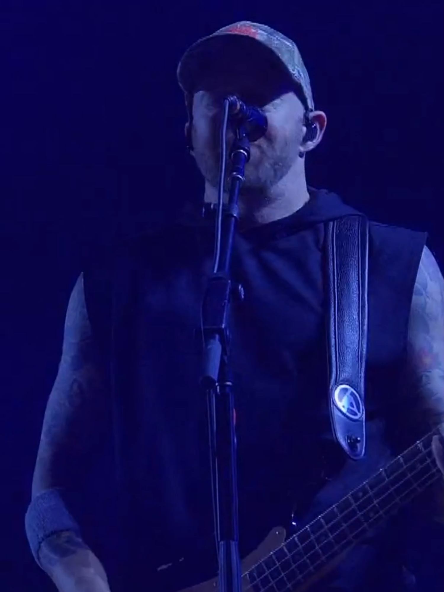 'CAUSE IM OOOOONNNLLLLLYYY A CRAAAACK - Buenos Aires, 2025 ➡️ I make pure vertical clips of #linkinpark  Castle Of Glass