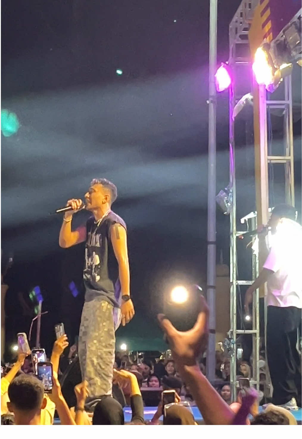 Lagunya gacor, tapi orangnya lebih gacor lagi @{Juan Reza™fens🤩} 🔥🔥🔥🔥#fyppppppppppppppppppppppp #sulawesitenggara #juanreza