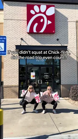 Carb loading at Chick-Fil-A before HYROX…oh and squatting 🐓💪 #GymTok #chickfila #hyrox #squat #girlswholift #justagirl #carbload @Madeline Elizabeth 