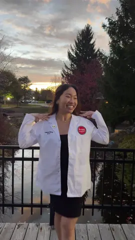 In my white tee #pastudent #whitecoatceremony #whitecoat #physicianassistantstudent #physicianassistant 