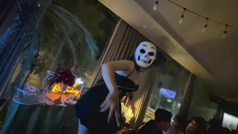 Ở dưới DJ, ở trên bật loa nhảy vẫn vô tư heehehee## #TrạmChạm #rachgia #halloween 