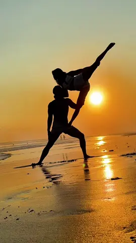 Beach pose for couples!!  Dc: us #couplesdancing #acrocouples #travelcouple #bali 