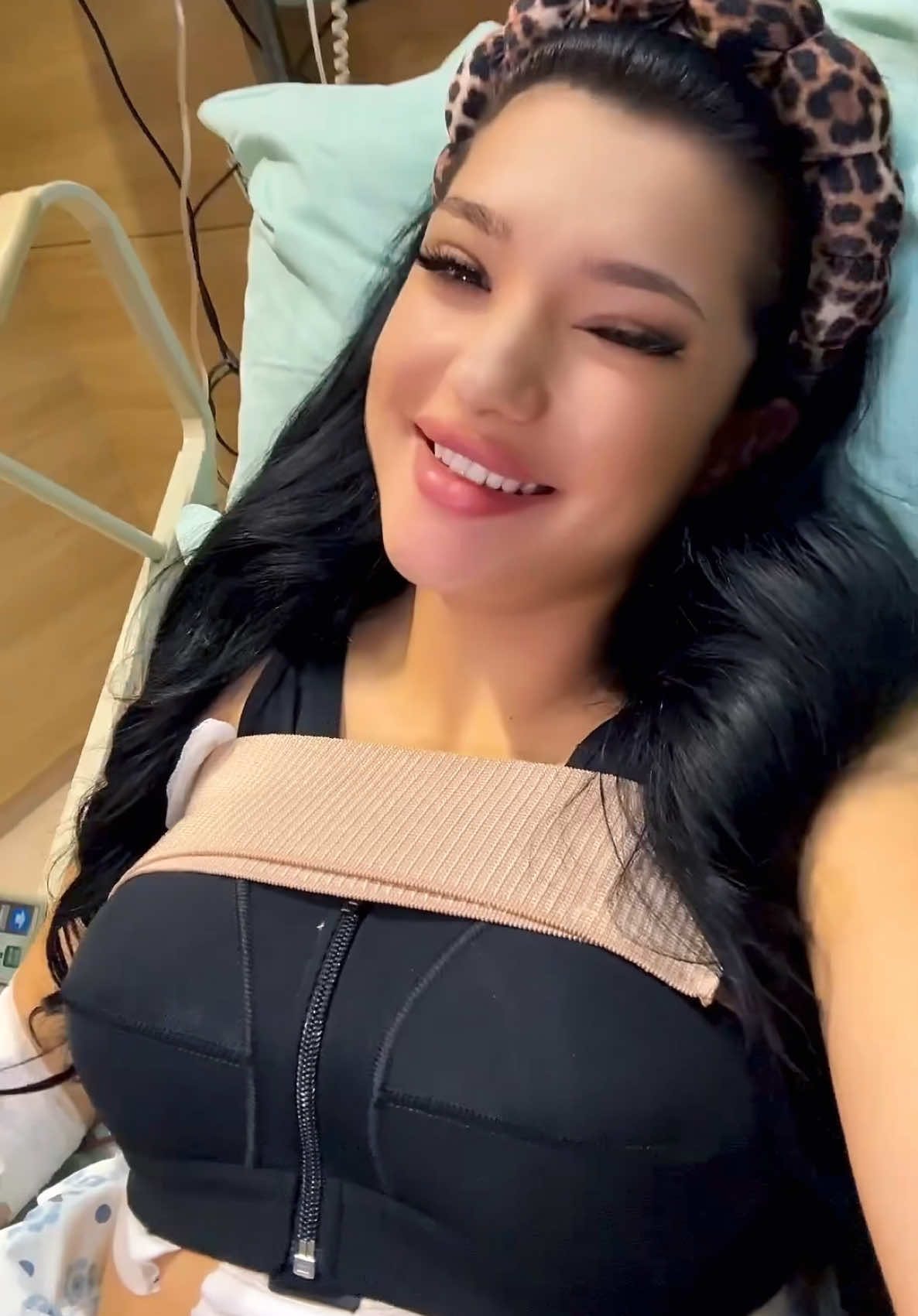 Am facut-o si pe asta😅Stati linistiti, mi am dorit un aspect cat mai natural si finut!@Erdem Hospital @Erdem Hospital Romania ❤️ #teodorabanica 