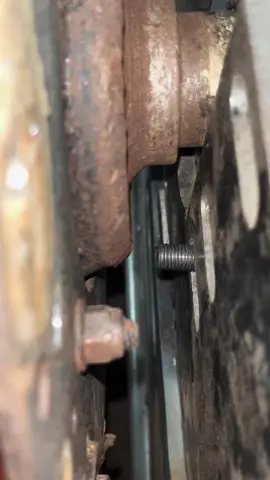 Colocando porca #mecanico #tornocnc #welding #cncmill #machine 