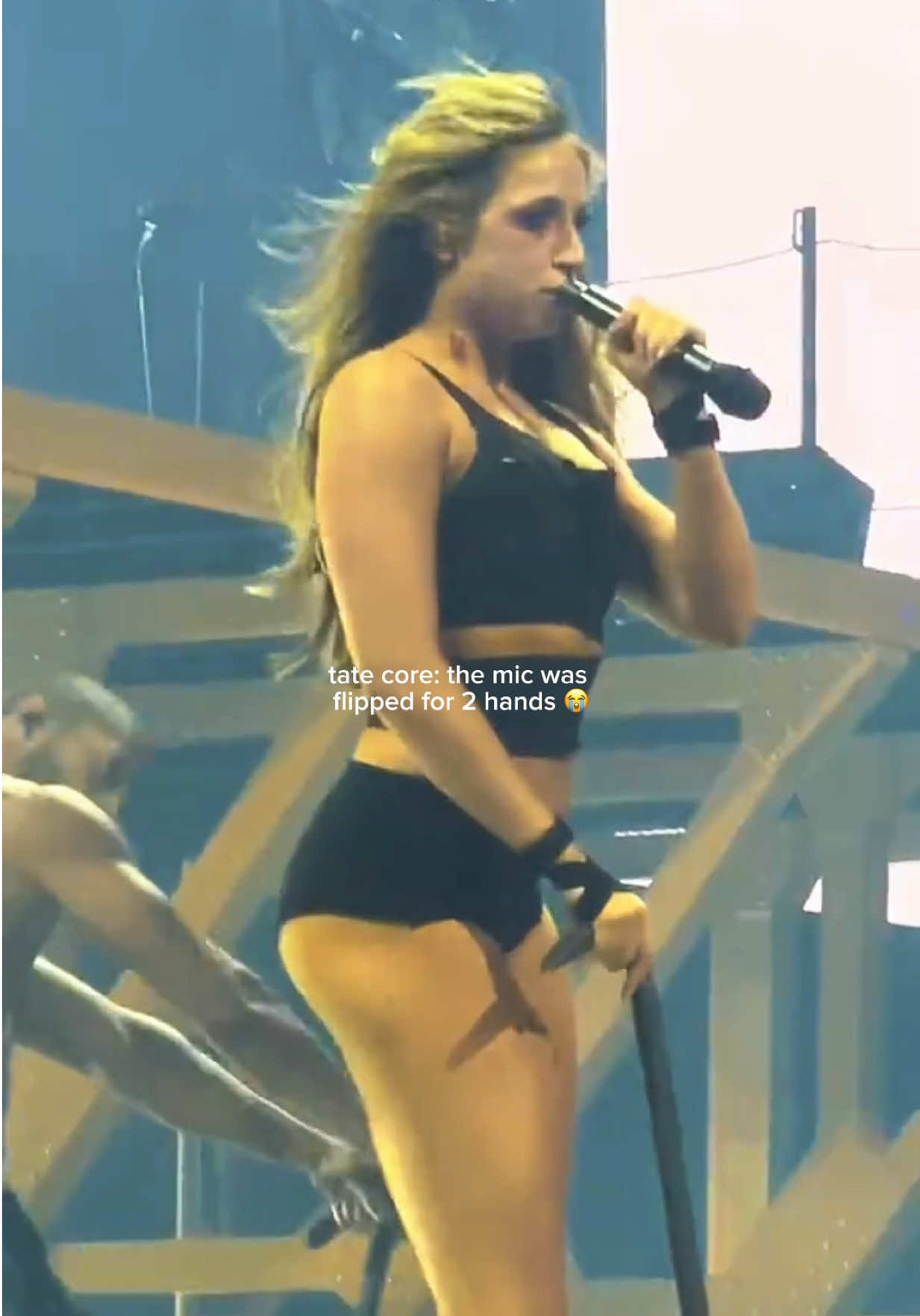 i love her 😭😭😭 #tatemcrae #tatemcraeconcert #misspossessivetour #halloweenshow #happyhalloween (via xoxomelva) @tate mcrae 