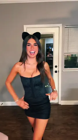 Part 2 #fyp #halloweencostumes #mizzou #halloween 