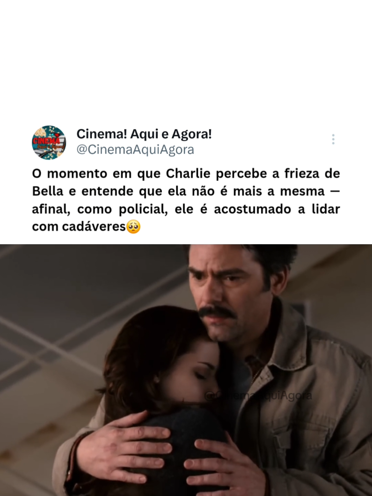 🩸Em Amanhecer: Parte 2, um dos momentos mais intensos e silenciosamente tristes da saga Crepúsculo acontece quando Charlie, o pai de Bella, finalmente a reencontra após sua transformação. Ele não entende o que aconteceu, mas sente — instintivamente — que a filha que ele conhecia não é mais a mesma. A forma como Bella se comporta, sua postura, e principalmente o toque frio como um cadáver, revelam tudo o que as palavras não conseguem. É uma cena carregada de emoção e desconforto, mostrando o preço da imortalidade e a distância inevitável entre o mundo humano e o dos vampiros. #twilight #twilightsaga #crepusculo #kristenstewart 