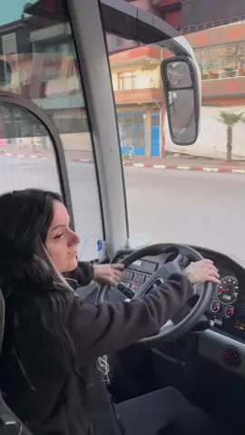 Eski şarkılar mis …🙋🏻‍♀️ #keşfet #kamilkoç #kadıngirişimci #tripkolik #kadıngirişimci 