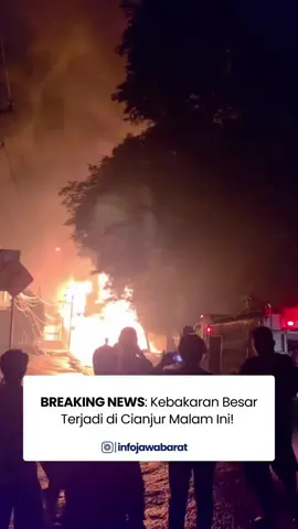 🚨BREAKING NEWS! Kebakaran besar terjadi di Pasir Hayam, Jebrod - Cianjur pada Sabtu (1/11) malam ini sekitar pukul 22:00 WIB. Sebelumnya, truk pertamina terlibat kecelakaan dengan sebuah truk hingga tiba-tiba muncul api dan terlihat hingga radius 1 KM dari TKP. Saat ini tim pemadam kebakaran tengah berjibaku memadamkan api . 🎥: Infojawabarat  . #Cianjur #PasirHayam #InfoCibatu 