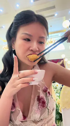 Muckbang cỗ cưới