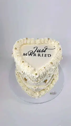 Vintage heart wedding cake #homebaker #cakesfromscratch #customcakes #CakeDecorating #CakeTutorial 