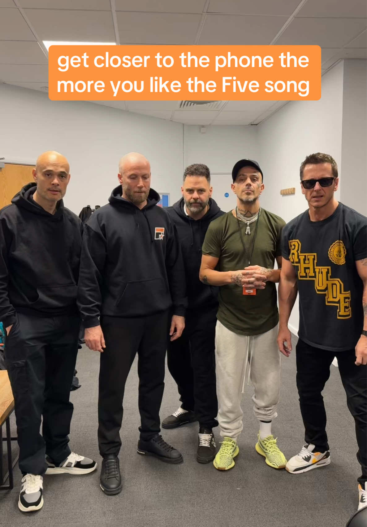 Getting closer to the phone the more we like the Five song 👀 #KeepOnMovinTour #OnTour #90smusic #2000smusic 