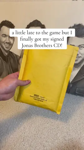 ps i would still love to give the @Jonas Brothers my drawing (in the background) at their next MI show @joejonas @Nick Jonas @Kevin Jonas @Live Nation Concerts @Van Andel Arena #jonasbrothers #greetingsfromyourhometown #pencildrawing #autograph #jonas 