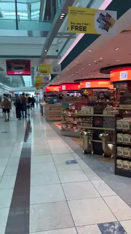 London Airport ✈🇬🇧#uklife🇬🇧 #viralvideos #Unitedkingdom #trending #for 