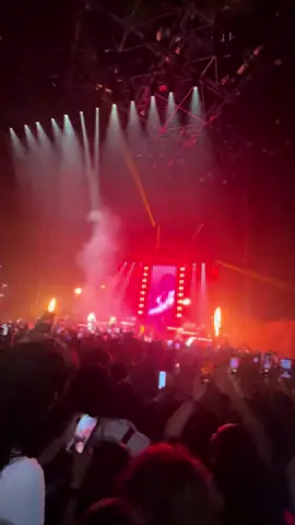 on a vrmt tout donner!🥳 #naza #toutdonner #transition #concert #fyp 