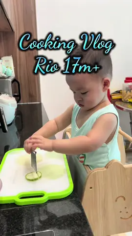 Tiếp chuyện với Rio 17m hết cả nước bọt 😄 chuyện kaf mới giải phóng được 1 đống dung lượng điện thoại nên quay được khá dài cận cảnh vào bếp nấu nướng của anh chàng 17m+ lưu làm kỉ niệm #rongconrio #funny #embedangyeu #Vlog 