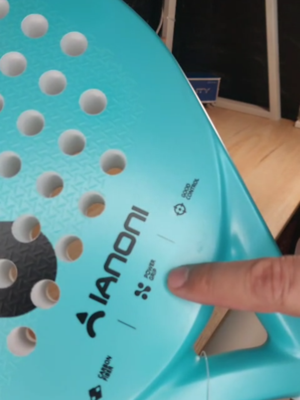 Raket padel bukan sembarang raket 💥 🔥 3D Surface buat kontrol lebih mantap 🔥 Full Carbon Fiber — ringan tapi kuat! 🔥 Bonus bola + tas eksklusif 😍 Siap dominasi di lapangan? 💪 Klik keranjang kuning sekarang sebelum kehabisan! 🛒✨ #PadelTime #RaketPadel #IANONI #PadelIndonesia #padel        