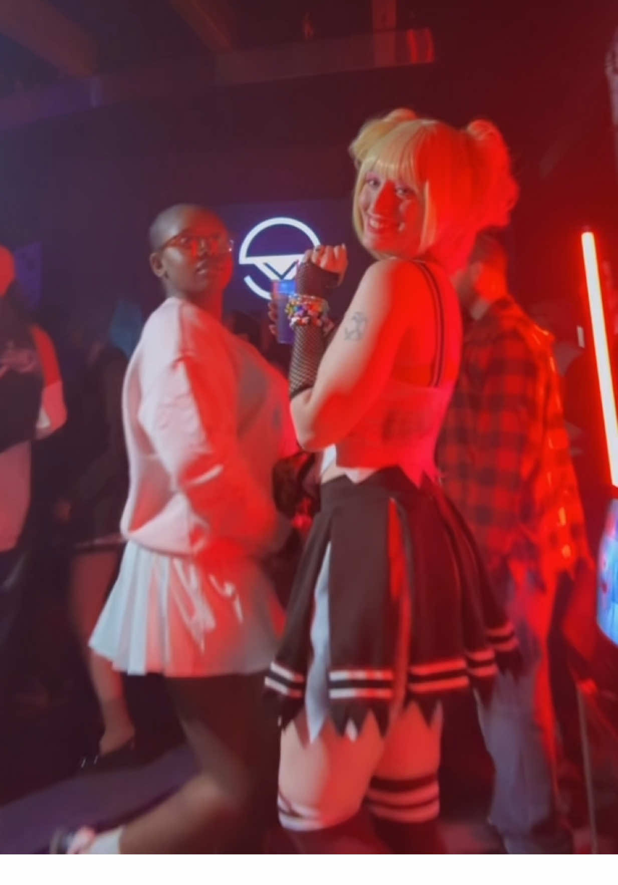 💃🏻🪩💃🏻 . . . #fyp #OOTD #rave #anime #dance @tiaaaaaaaaa._____ @IZAKAYA 