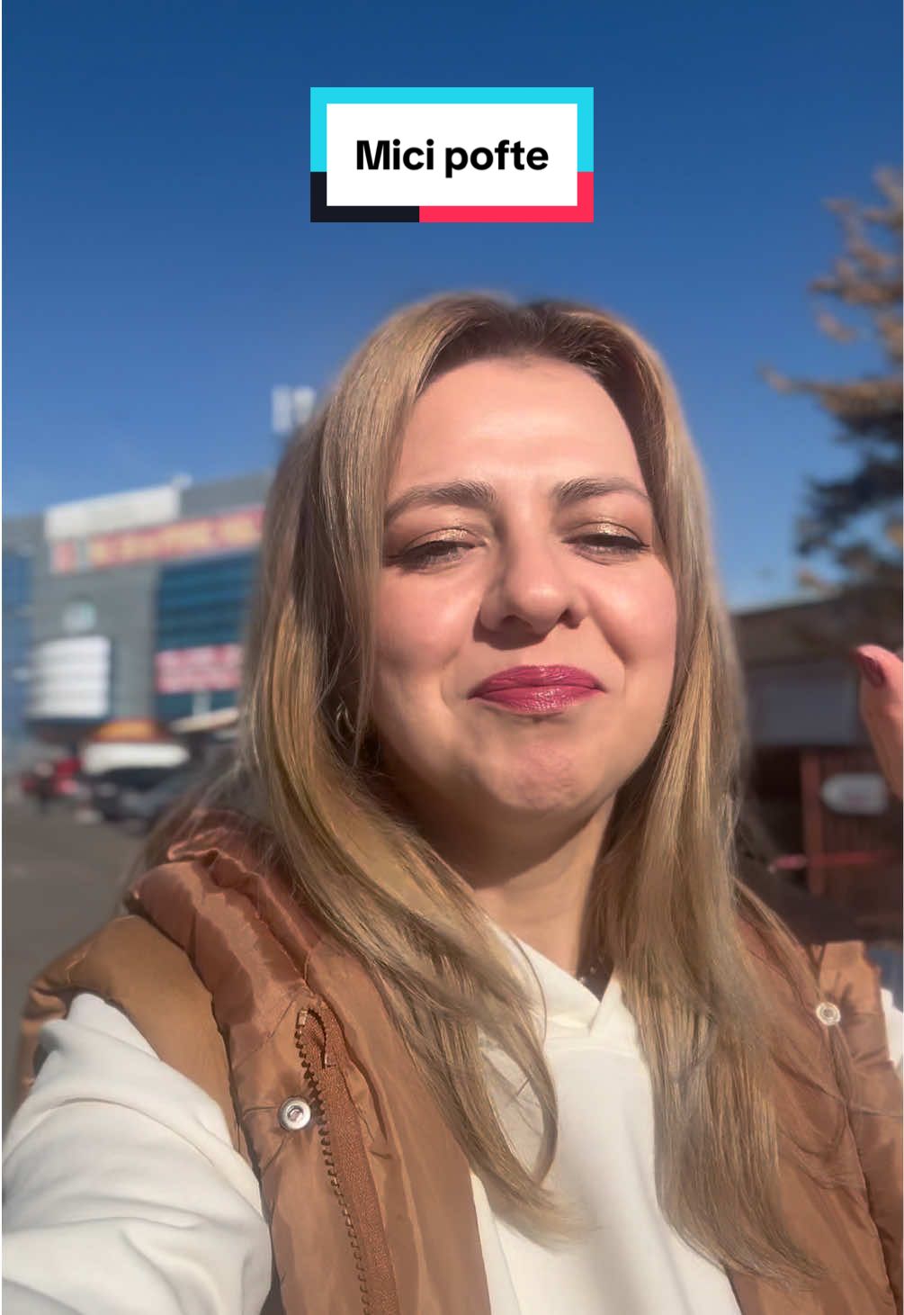 ✨ Astăzi am fost la Stana, pentru că pofta de răcitură nu-mi dădea pace!  Am ajuns acasă și, recunosc, n-am rezistat. A trebuit să gust imediat. Gustul? Perfect! ❤️ Are exact cât trebuie usturoi, este asezonată impecabil, limpede ca cristalul și fără nici un pic de grăsime deasupra. Dacă vă e dor de o răcitură ca acasă, vă recomand cu drag Carmangeria Stana — îi găsiți în Piața Centrală din Galați și în Piața din Micro 19. #Stana #CarmangeriaStana #RăciturăDelicioasă #Galați #GustAutentic 