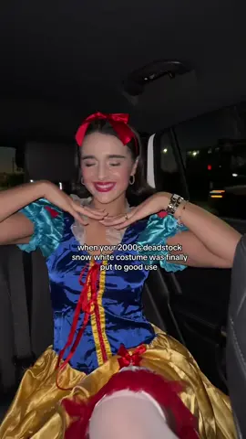 I had to be Snow White with this haircut  #halloween #halloweencostume #snowwhite 