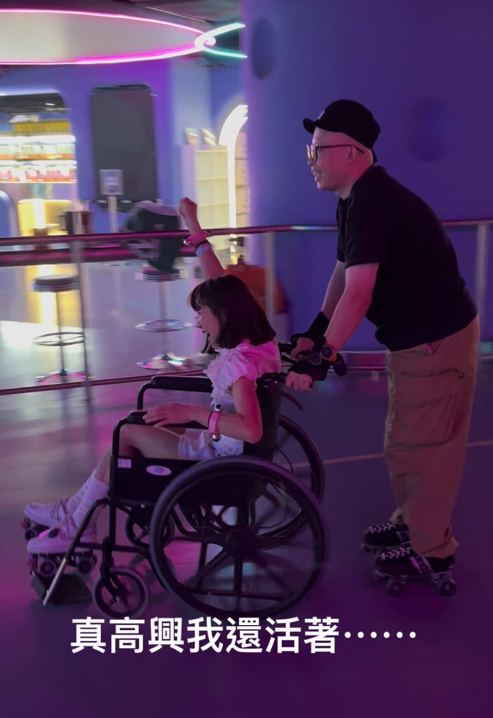 人生就像打電話！ 不是你先掛！ 就是我先掛！ 。 。 。 。 這次我選擇不接。 #大魯閣roller186滑輪場  #萬聖節 #迷因 #快樂噠神經病 