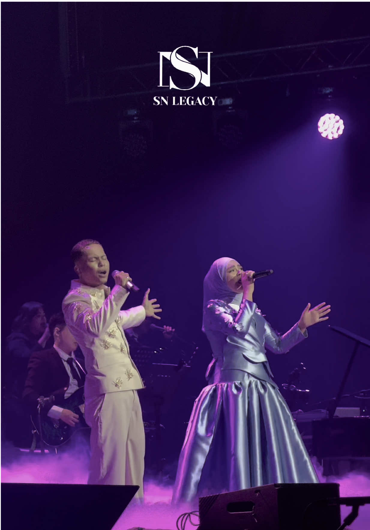 Umairah berpeluang berduet bersama Hafiz Suip dengan lagu Salahkah, yang dipopularkan oleh Hafiz dan Dato’ Sri Rossa 🤍 Terima kasih @sahentertainment atas peluang ini di Konsert Di Sebalik Aku Hafiz Suip sebuah pentas yang penuh emosi, muzik yang menyentuh hati dan aura luar biasa ❤️ @umairahofficial_ 