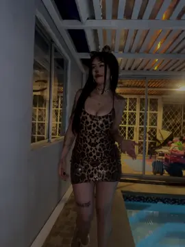 Y si tú gata te llama👀🐆 #chile #halloween #tiktokchileoficial  Soy una torpe y borre el video wn asik ahi esta otra vez😞😞😞😞