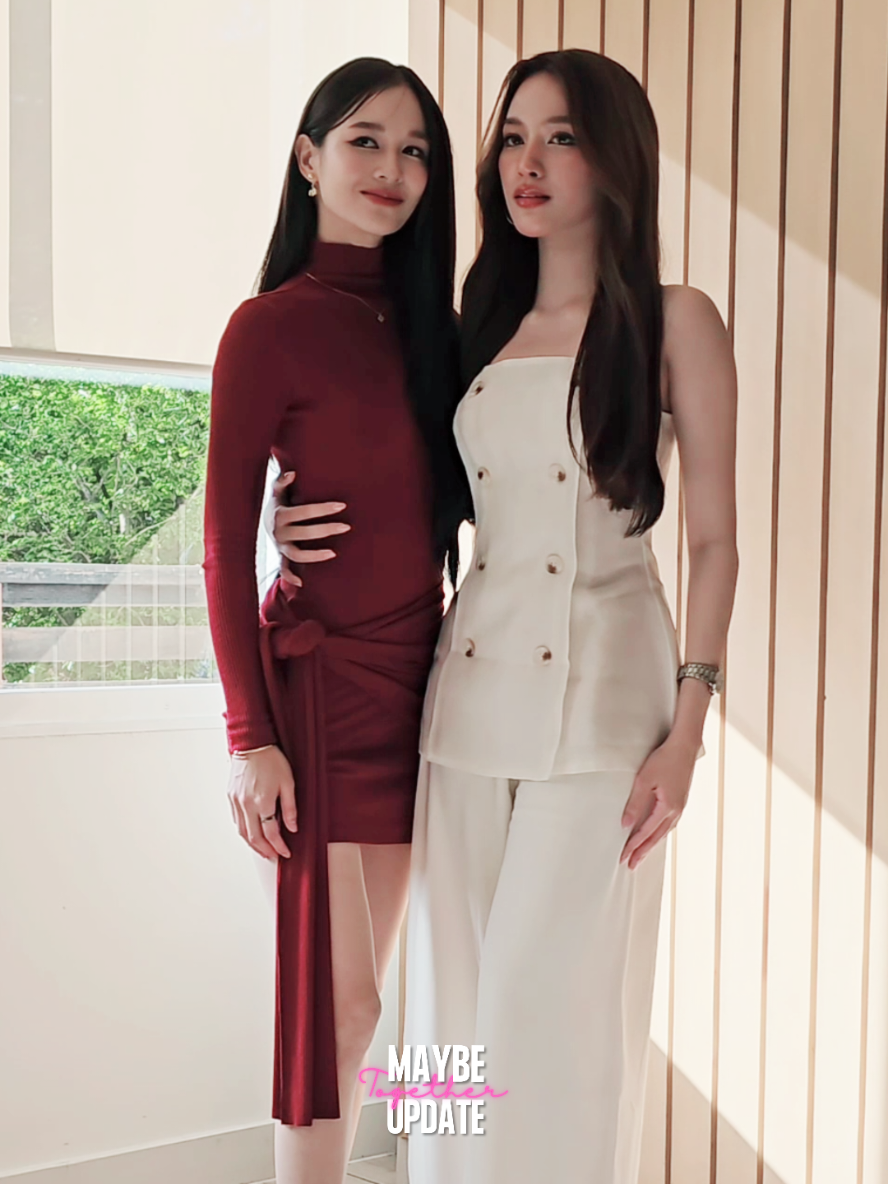 เนื่องจากงาน Dangerous Queen : EP.5 Exclusive Night ในวันพรุ่งนี้ แอดซื้อบัตรไปให้ กลจ.น้องๆแล้วได้สิทธิ photo group ก็เลยเอาคลิปน่ารักๆของน้องๆมาฝากค่ะ พรุ่งนี้ใครไปงานเจอกันน๊าาา 🥰🥰 #TKphinyanech #nurdesoraya #TKNur #แตงกวาเหนือ #DangerousQueenTheSeries